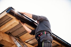 Why Homeowners Should Hire Professionals for Gutter Installation