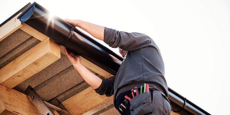 Why Homeowners Should Hire Professionals for Gutter Installation